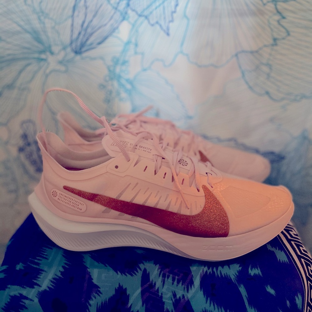 Nike Zoom Gravity (Echo Pink)